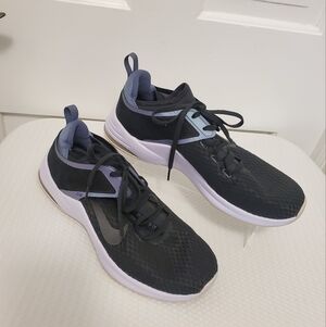 Nike Women's Air Max Bella TR Black & Irridescent Purple Size 11, Athletic